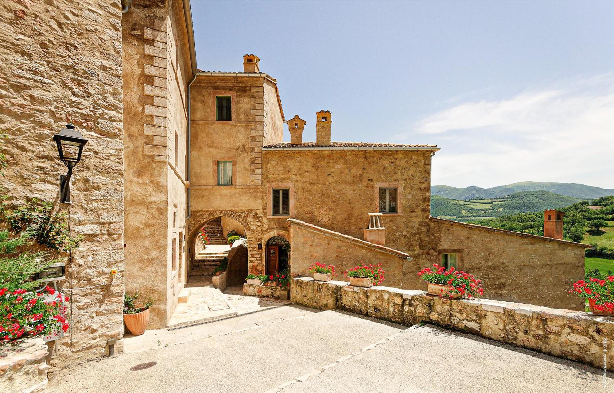 Castello Di Postignano Relais Hotel Sellano Exterior photo