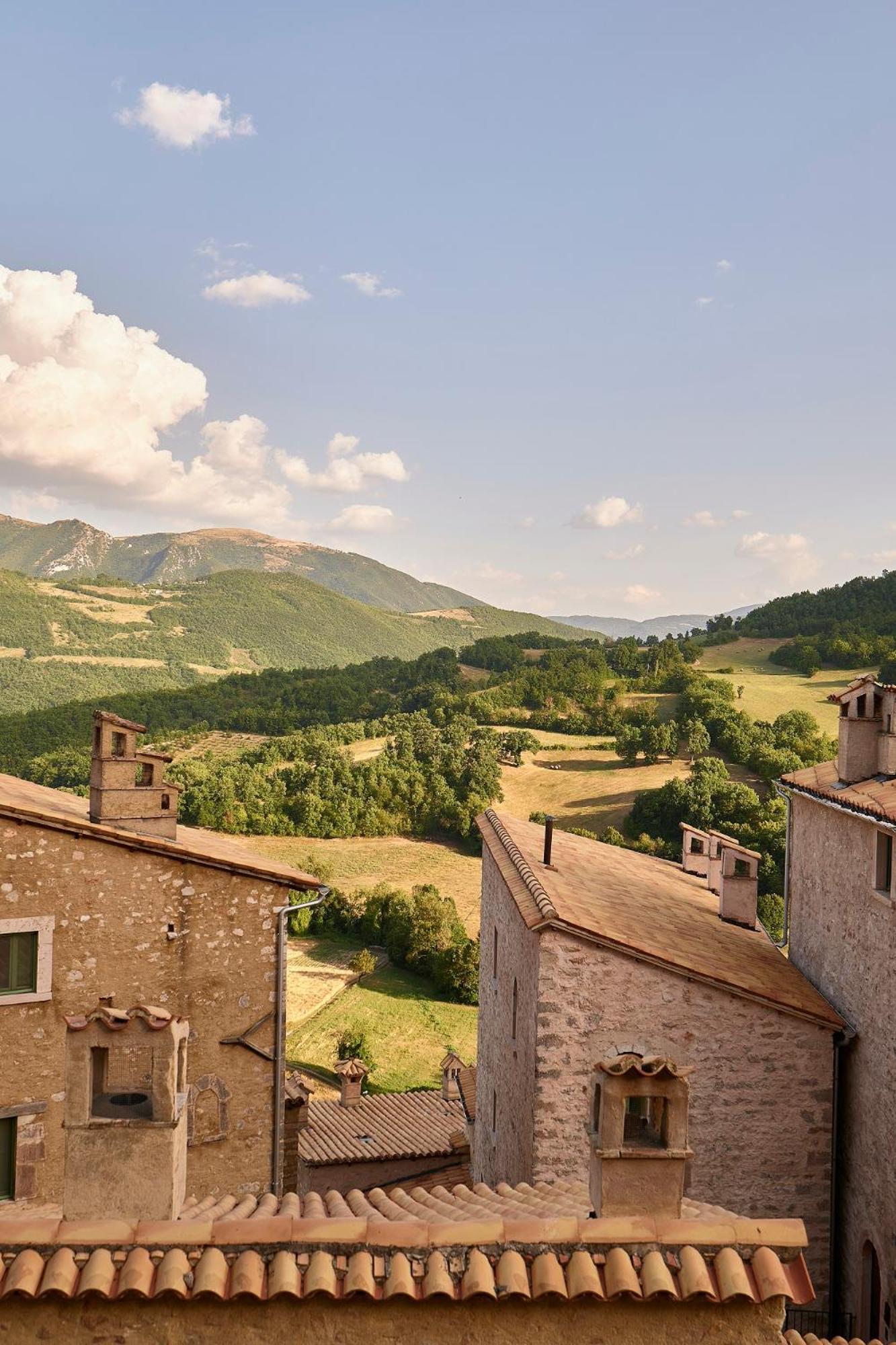Castello Di Postignano Relais Hotel Sellano Exterior photo